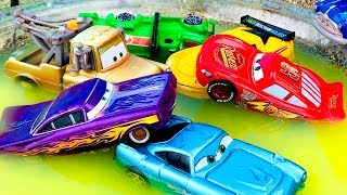 Carritos de Carreras para Niños  Coches Atascados en el Agua y Sand Kinetic  Disney Cars Toys [upl. by Bogoch]