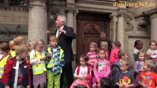 Kinderprotest vor dem Rathaus Duisburg fuer Kinderrechte [upl. by Robson]