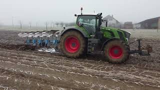 Fendt 828 mit LEMKEN Pflug beim Pflügen [upl. by Pouncey525]