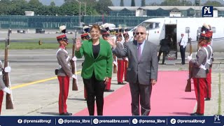 La presidenta de Honduras Xiomara Castro arriba a Guatemala tendrá reuniones con Bernardo Arévalo [upl. by Llertnom102]