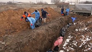 Vom Sozialarbeiter zum Totengräber  im umlagerten Mariupol werden Hunderte Leichen bestattet [upl. by Derril]