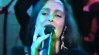 Daniela Romo DE MI ENAMORATE Vivo 1989 wmv [upl. by Gaby774]