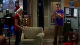 Regalo de navidad de Penny a Sheldon Español [upl. by Nassah]