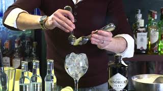 Cómo preparar un gin tonic con ginebra Hendricks [upl. by Sapphire]