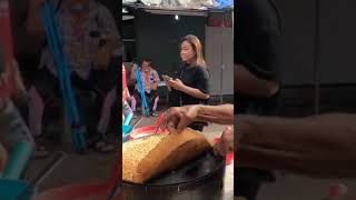 STREET FOOD in Kuala Lumpur  Petaling Street Apam Balik Stall streetfood malaysia apambalik [upl. by Moya250]