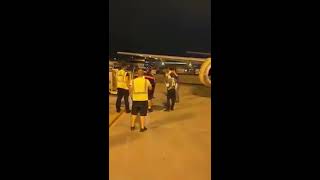 Cubano llega a Miami de polizón en un avión [upl. by Nosneh868]