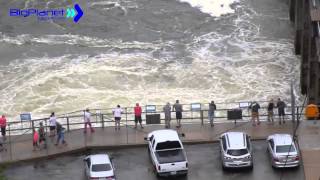 Bagnell Dam floodgates open 07012015 [upl. by Weslee44]