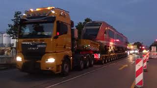 Schwertransport eines Regionalzugs zur Feuerwehrschule in Lappersdorf [upl. by Godiva241]