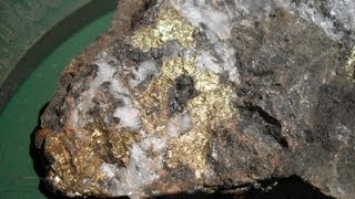 HOW TO TELL THE DIFFERENCE BETWEEN GOLD and PYRITE [upl. by Owiat]