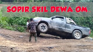 Sopir skil dewa bro jalan Labuan BajoTerang [upl. by Oivatco619]