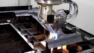 TRUMPF Lasersysteme TruLaser Cell Serie 7000  TruLaser Cell 7040 in Aktion [upl. by Turnbull790]