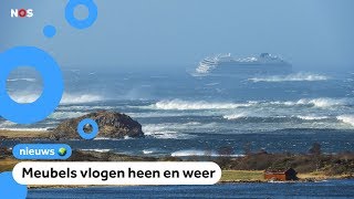 Cruiseschip in moeilijkheden door zware storm [upl. by Aonian726]