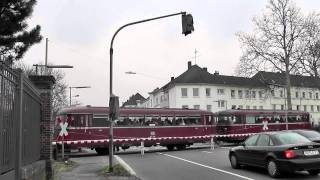 Bahnübergang quotHofstraßequot Mönchengladbach  DGEGSonderfahrt mit Schienenbus [upl. by Lleznol881]