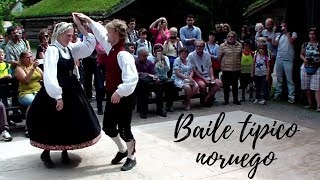 Baile típico noruego en el Museo Folklórico de Oslo [upl. by Ahsekan]