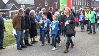 VIDEO Avondvierdaagse Wezep defilé 30 05 2013 [upl. by Anoif]