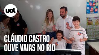 Eleições Governador Cláudio Castro vota e ouve vaias e xingamentos em escola no RJ [upl. by Nalad]