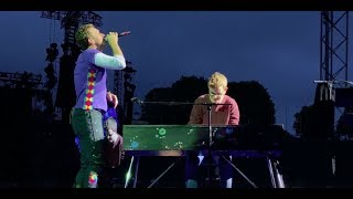 Chris Martin and a fan perform Everglow in Munich [upl. by Eniwtna818]