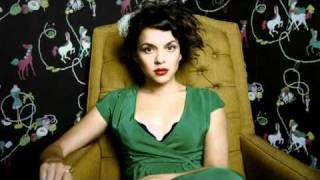 NORAH JONES Comes Love  Live in St Germain [upl. by Elgna350]