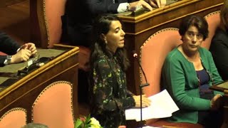 Berlusconi lemozione di Licia Ronzulli durante la commemorazione in Senato [upl. by Laehcar]