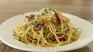 How to Make the Most Tasty SPAGHETTI AGLIO e OLIO Ever [upl. by Bannister]