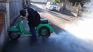 Burnout con Vespa 125 px [upl. by Akaya120]