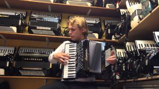 Cooperativa 72 Bass 30 Key Compact Accordion [upl. by Magdalen]