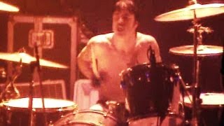 Queens of the Stone Age live in Philadelphia 2002 with Dave Grohl [upl. by Eerpud]