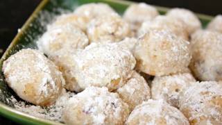 Christmas Snowball Cookies  Holiday and Christmas Cookie Recipes [upl. by Chapman]