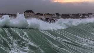 Vidéo du shooting hélico sur la tempête Petra avec Philip Plisson [upl. by Evante]