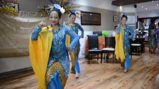 Malay Dance  Joget Berhibur [upl. by Lrat]