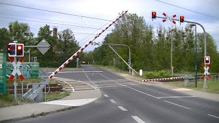 Spoorwegovergang Lauta D  Railroad crossing  Bahnübergang [upl. by Netnilc]