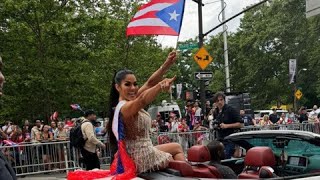 Corre y corre en la parada puertorriqueña de Nueva York por Maripily [upl. by Eioj]