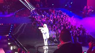 Bad Bunny Chambea en Premios Lo Nuestro 2018 [upl. by Akeenat]