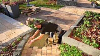 Gartengestaltung mit dem wasserdurchlässigen tubag Pflasterfugenmörtel PFF [upl. by Bryn]