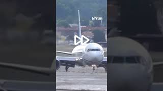 Ce Boeing 767 rebondit sur la piste d’atterrissage tangue et redécolle en urgence [upl. by Eynobe]