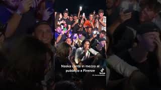 Diego Naska canta Settembre in mezzo al pubblico [upl. by Ebarta]