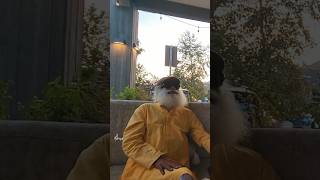 Sadhguru Tenta se Disfarçar em LA e Falha 🎭  Shorts [upl. by Nwahsat]