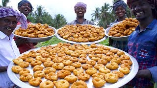 VILLAGE DONUT  Tamil Traditional Snacks Ulunthu Vadai  Cooking Crispy Medu Vada Recipe [upl. by Ossy672]