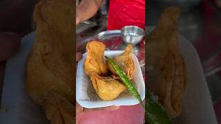 भैया खिलाते हैं Tasty समोसा 12 के 3👌 Indianstreetfood ❤️ shorts trending viral [upl. by Eilojne]