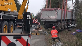 16032022  VN24  Sattelkipper wird nach Unfall aus Wald bei Rüthen geborgen [upl. by Say]