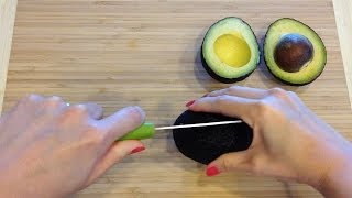 How To Cut An Avocado 如何切牛油果 [upl. by Amora]