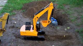 112 Earth Digger 4200XL Hydraulic Excavator RTR Dig Test [upl. by Eob]