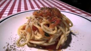 Spaghetti alla marinara ricetta tradizionale [upl. by Einahpad]