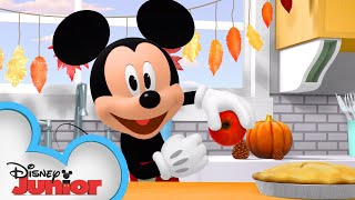 Thanksgiving with the Happy Helpers 🦃  Mickey Mouse MixedUp Adventures  disneyjr [upl. by Elden]