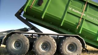 Krampe Hakenlift THL 23 bei der Getreide Ernte mit Claas Axion 820 [upl. by Latsyrhc595]