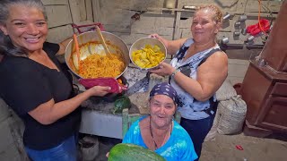 cocinando en el campo Espagueti con albóndigas en fogón en casa de Amantina [upl. by Ettennahs444]