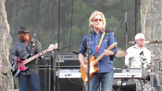 Hall and Oates perform quotManeaterquot quotOut of Touchquot at Artpark [upl. by Esyle]