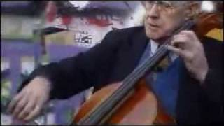 Rostropovich suona davanti alla caduta del muro di berlino [upl. by Ahsel938]