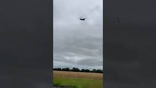 Soldiers dangling way below the chinook helicopter this evening RAF Brize Norton Black Bourton [upl. by Icul]