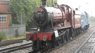 5972 Olton Hall pulls Mallard in to york Wednesday 19 Jul 2011 [upl. by Racklin799]